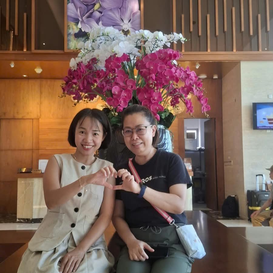 Meeting Carol from Singapore at Vanda Hotel