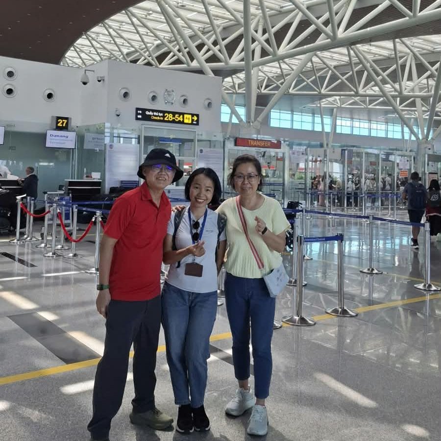 Farewell Carol & her husband at Da Nang airport