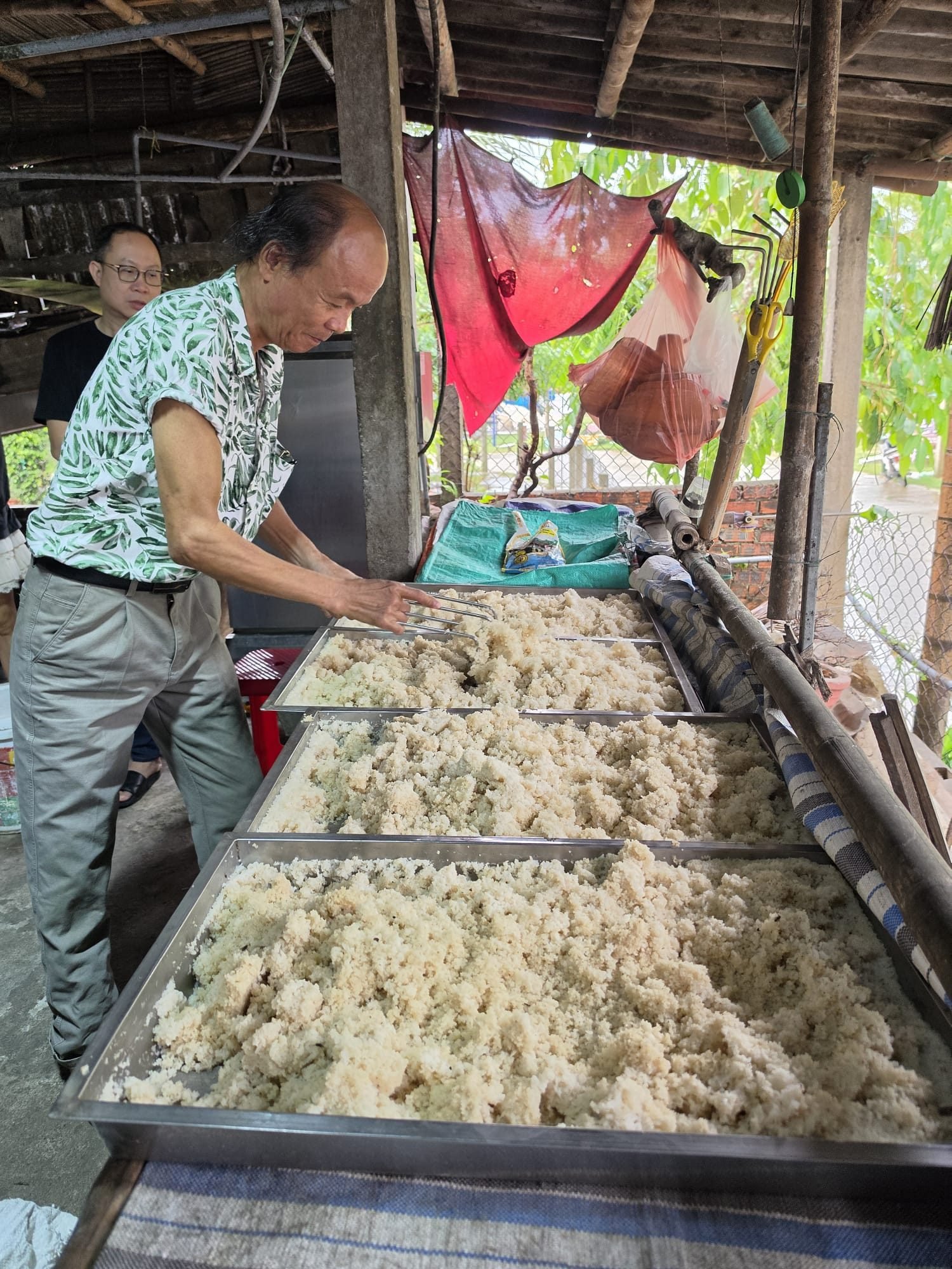 Get away from burstling Hoian